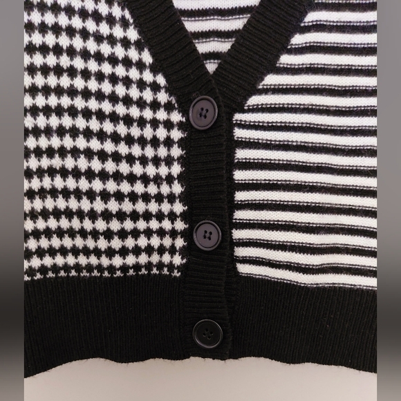 Forever 21 Black and White Striped Knit Vest - Picture 4 of 5